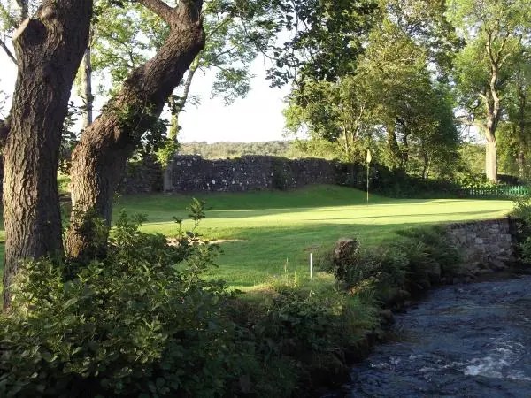 Course path with trees